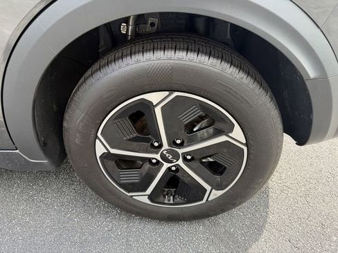 Used 2025 Kia Niro EX FWD image 42