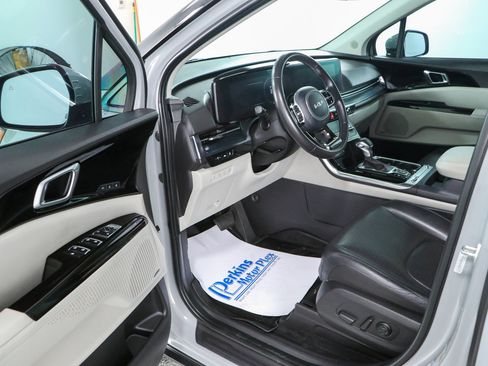 Used 2024 Kia Carnival SX Prestige FWD image 3