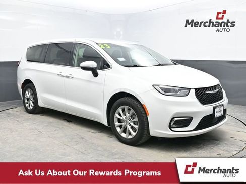 Used 2023 Chrysler Pacifica Touring-L image 1