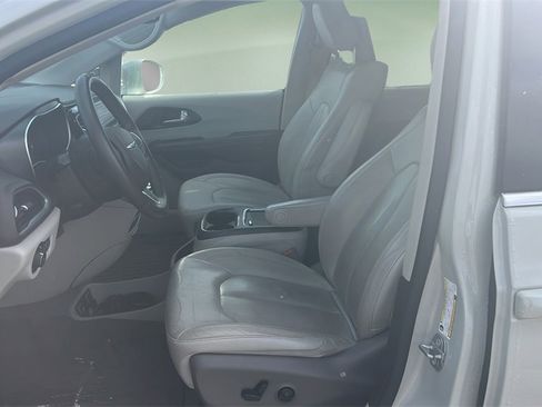Used 2020 Chrysler Pacifica Touring-L Plus w/ Advanced Safetytec Group image 16