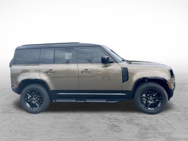Used 2025 Land Rover Defender 110 X-Dynamic SE AWD/4WD image 4