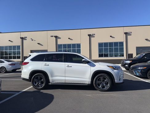 Used 2019 Toyota Highlander Limited image 2