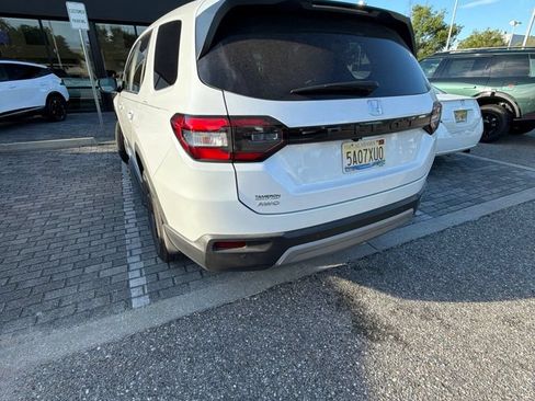 Used 2025 Honda Pilot EX-L image 9