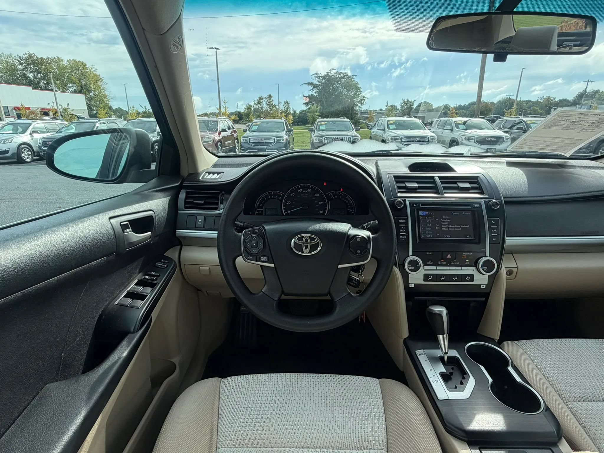 Used 2012 Toyota Camry LE FWD image 11