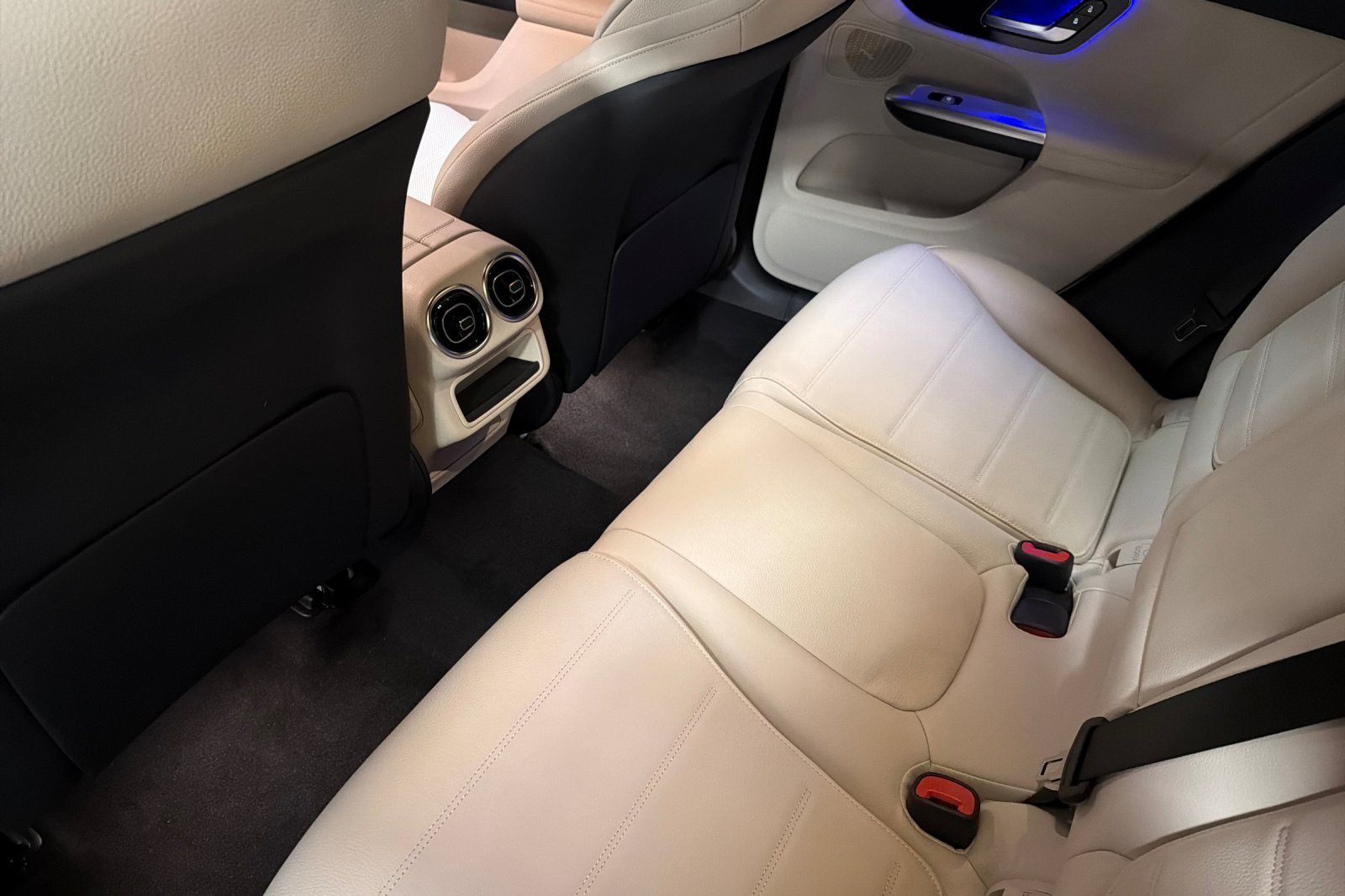 New 2026 Mercedes-Benz GLC 350e 4MATIC image 11