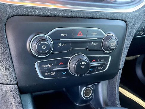 Used 2018 Dodge Charger SXT w/ Blacktop Package RWD image 30