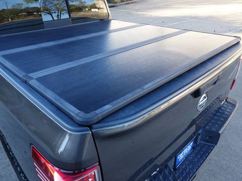 Used 2017 Nissan Titan SL w/ SL Towing Convenience Package image 30