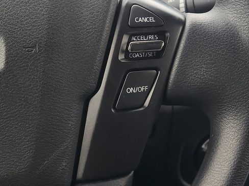 Used 2024 Nissan Frontier SV image 28