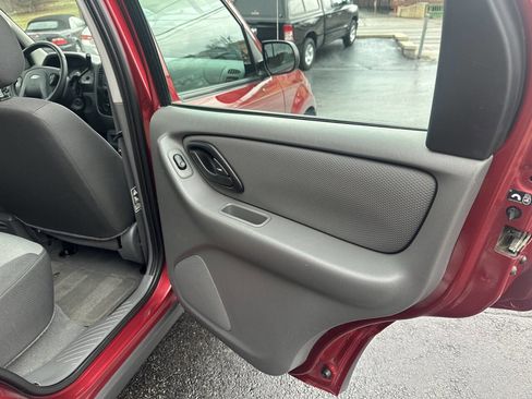 Used 2003 Ford Escape XLS image 26