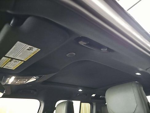 Used 2024 Land Rover Defender 110 X image 8