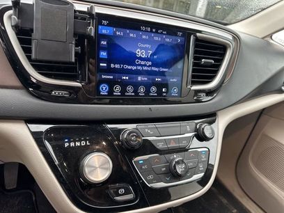 Used 2017 Chrysler Pacifica Touring-L w/ Tire & Wheel Group