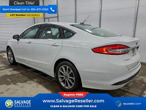 Used 2017 Ford Fusion SE FWD image 3