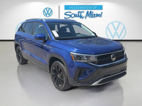 Used 2022 Volkswagen Taos SE image 1