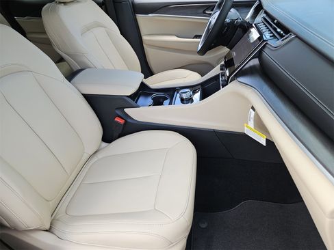 New 2025 Jeep Grand Cherokee Limited image 14