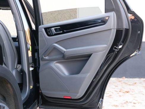 Used 2019 Porsche Cayenne image 28