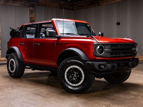 Used 2023 Ford Bronco Black Diamond w/ Sasquatch Package image 2