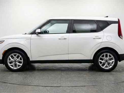 Used 2025 Kia Soul LX w/ LX Technology Package FWD image 5