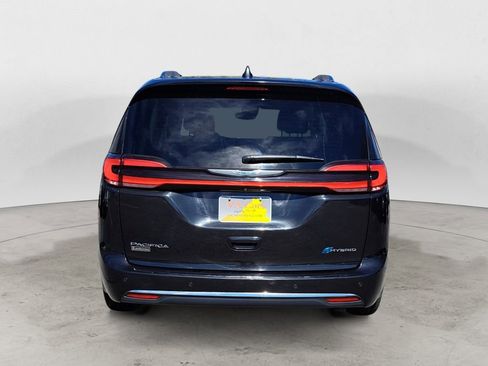 Used 2021 Chrysler Pacifica Touring-L image 4