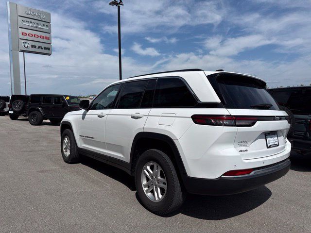 Used 2023 Jeep Grand Cherokee Laredo AWD/4WD image 5