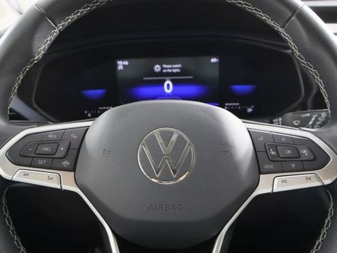 Used 2022 Volkswagen Taos SE FWD image 22