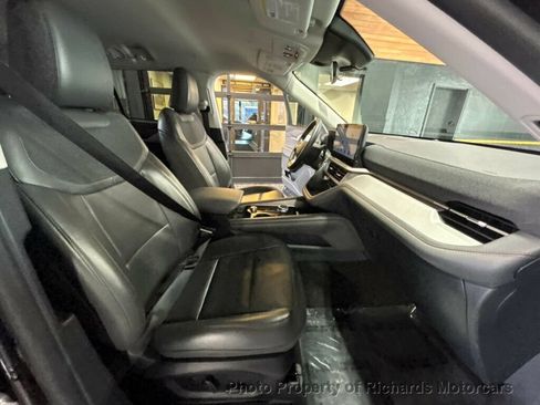 Used 2025 Ford Explorer Active w/ Active Comfort Package AWD/4WD image 23