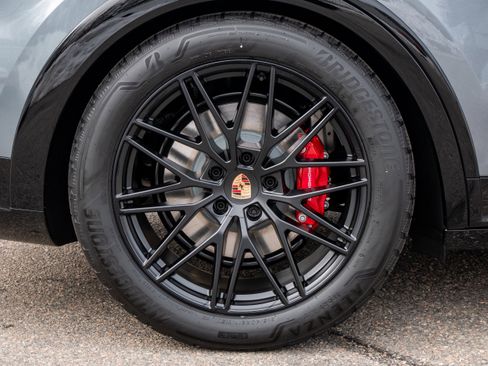 New 2026 Porsche Cayenne GTS image 16