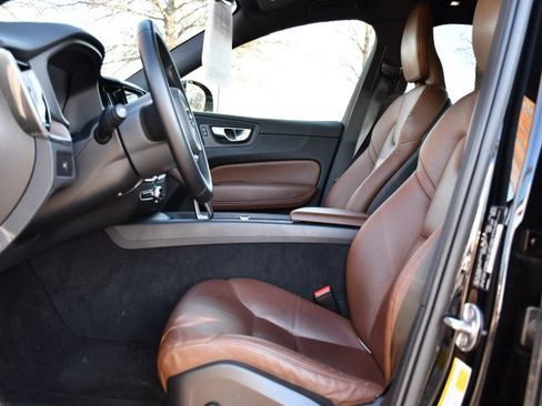 Used 2023 Volvo XC60 B5 Plus w/ Climate Package image 11