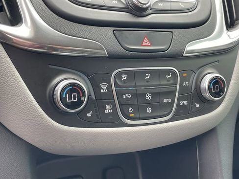 Used 2018 Chevrolet Equinox LT image 19