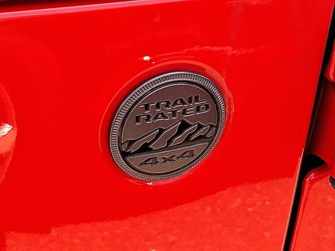 Used 2023 Jeep Gladiator Sport AWD/4WD image 11