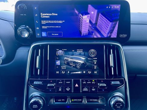 Used 2025 Lexus LX 600 4WD w/ Luxury Package image 27