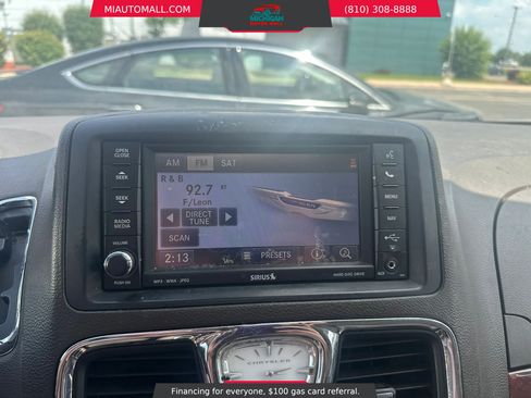 Used 2012 Chrysler Town & Country Limited w/ Luxury Group FWD image 12