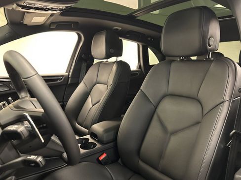 New 2025 Porsche Macan image 5