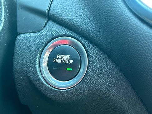 Used 2023 Chevrolet Equinox LT FWD image 33