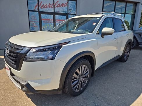Used 2023 Nissan Pathfinder SL w/ SL Premium Package AWD/4WD image 2