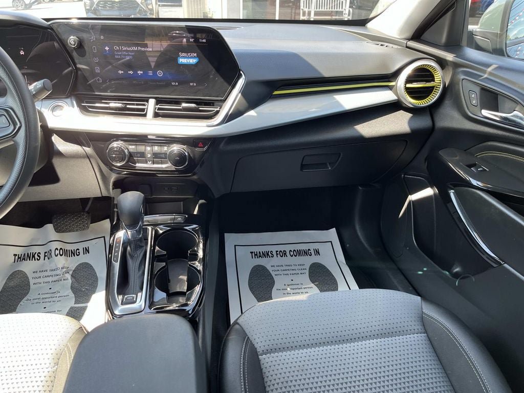 Used 2025 Chevrolet Trax LT FWD image 13