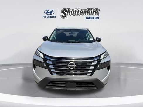 Used 2024 Nissan Rogue S image 2