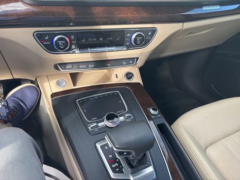 Used 2018 Audi Q5 2.0T Premium Plus w/ Premium Plus Package image 23