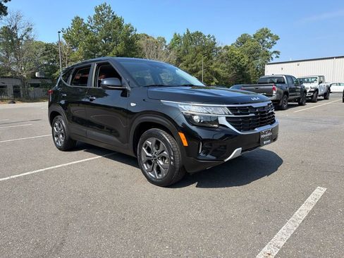 Certified 2025 Kia Seltos LX AWD/4WD image 4