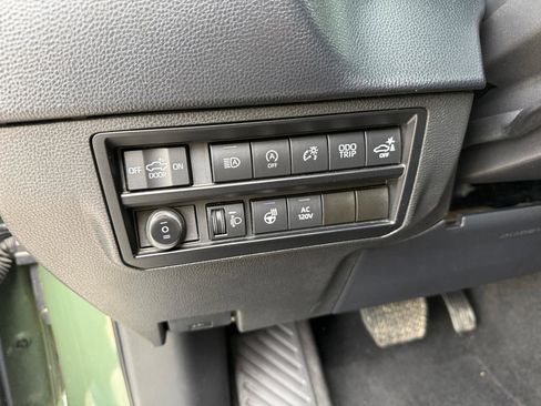 Used 2022 Toyota Tundra SR5 w/ SR5 Premium Package AWD/4WD image 18