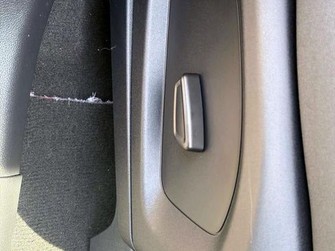 Used 2025 Ford Explorer Active AWD/4WD image 12