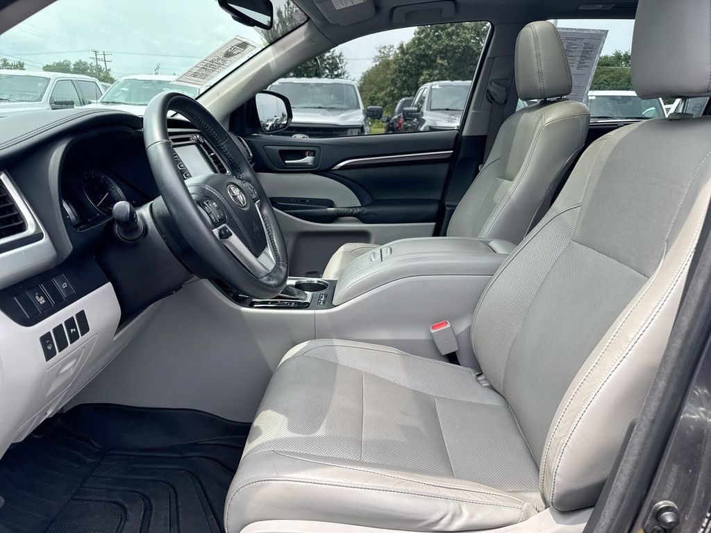 Used 2015 Toyota Highlander Limited AWD/4WD image 21