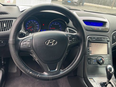Used 2011 Hyundai Genesis 3.8 image 10