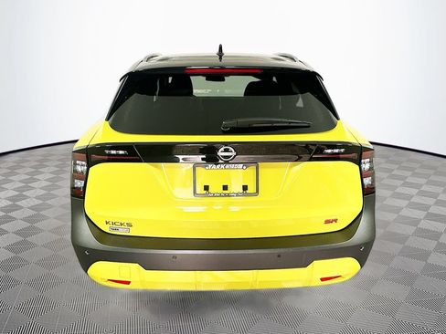 Certified 2025 Nissan Kicks SR FWD image 10