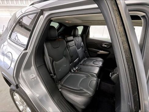 Used 2017 Jeep Cherokee Limited w/ Luxury Group image 19