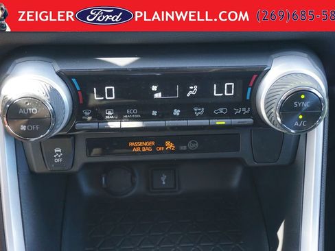 Used 2021 Toyota RAV4 LE AWD/4WD image 18