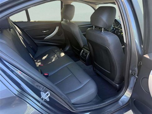 Used 2018 BMW 320i Sedan RWD image 11