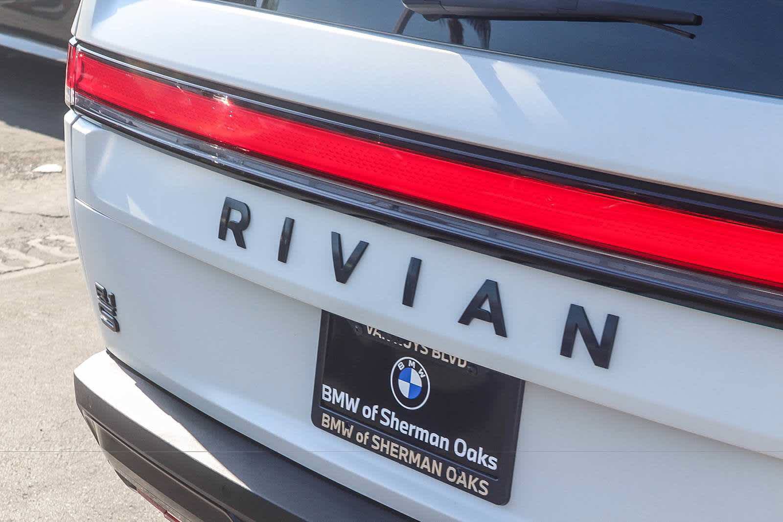 Used 2025 Rivian R1S Adventure Dual AWD/4WD image 8
