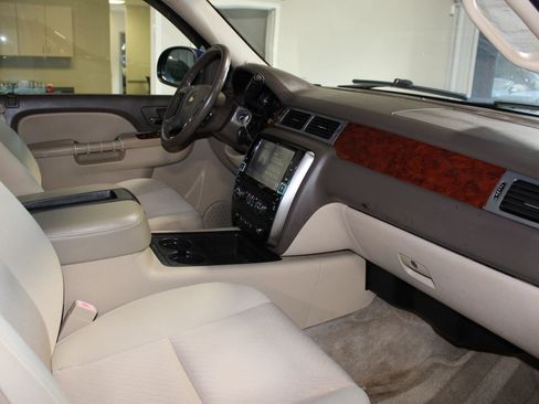 Used 2013 Chevrolet Avalanche LS RWD image 28
