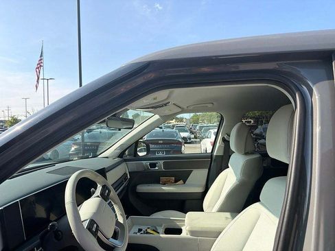 Used 2025 Hyundai Santa Fe SE FWD image 17