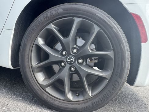 Used 2025 Chrysler Pacifica Limited FWD image 23